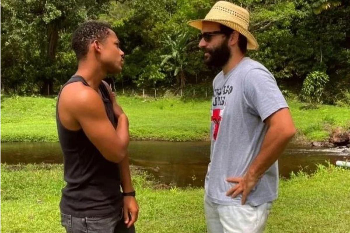 Juan Paiva e Humberto Carrão nos bastidores de "Renascer"