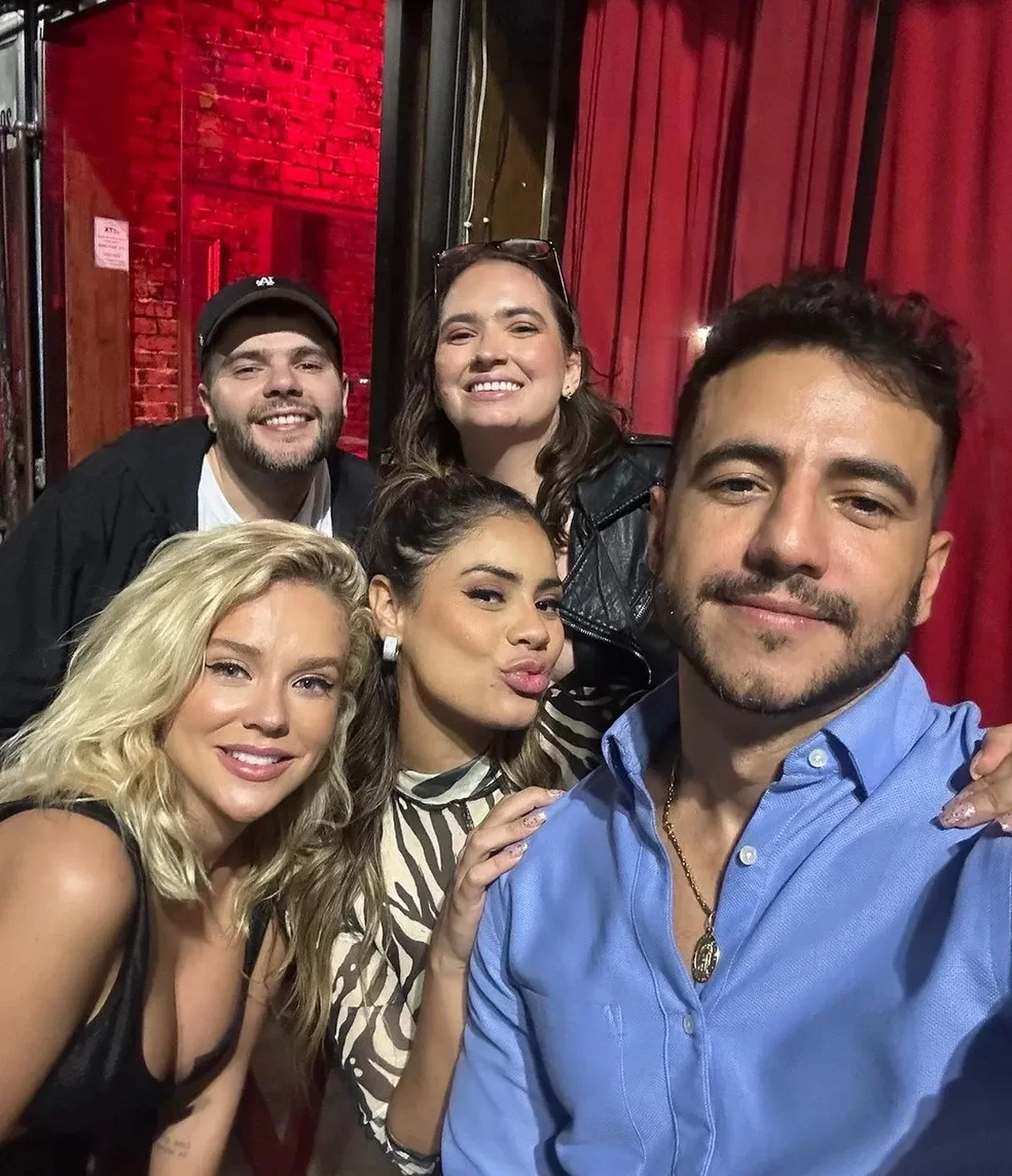 Lexa e Matheus Lisboa acompanhado de amigos