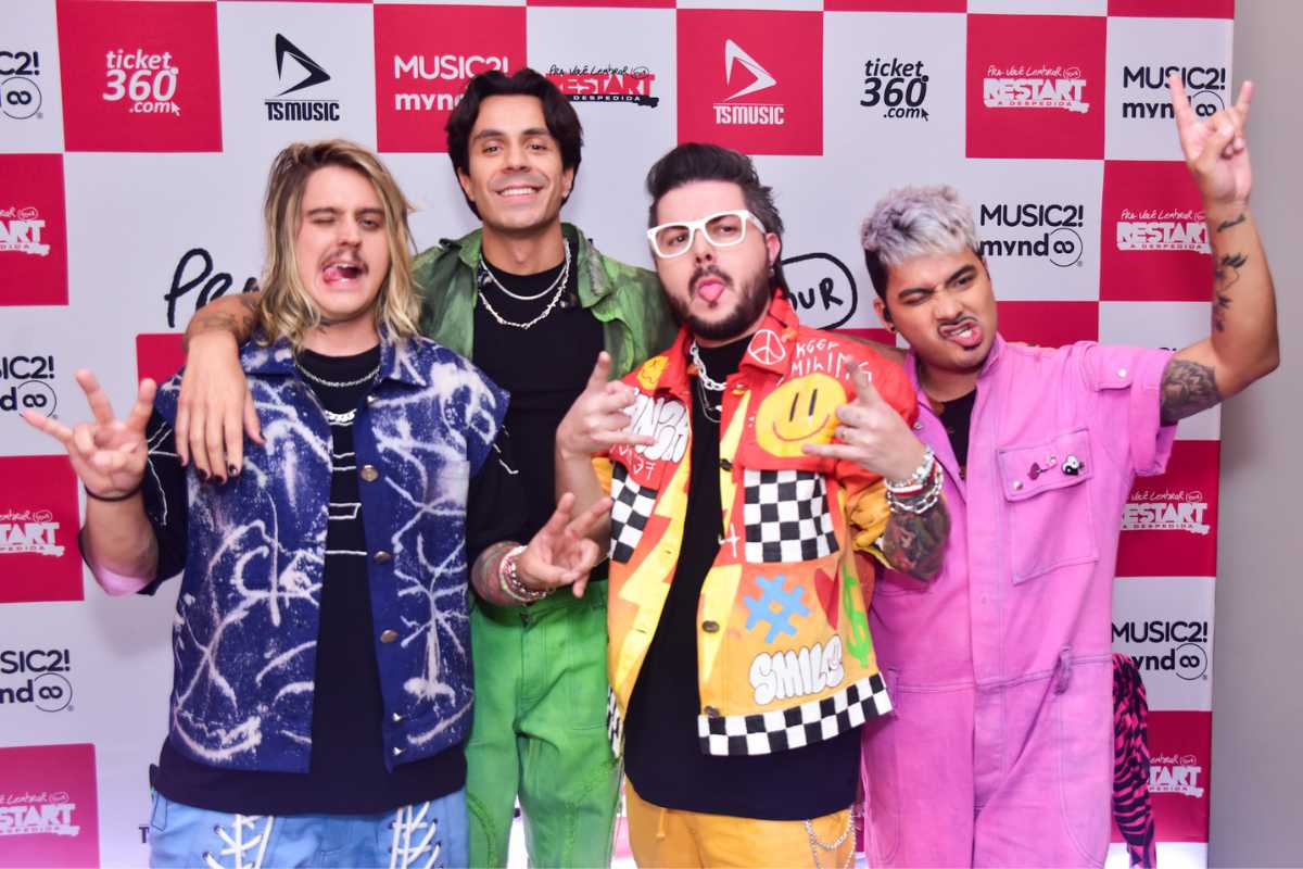 Integrantes da banda Restart em show da turnê "Pra Você Lembrar"