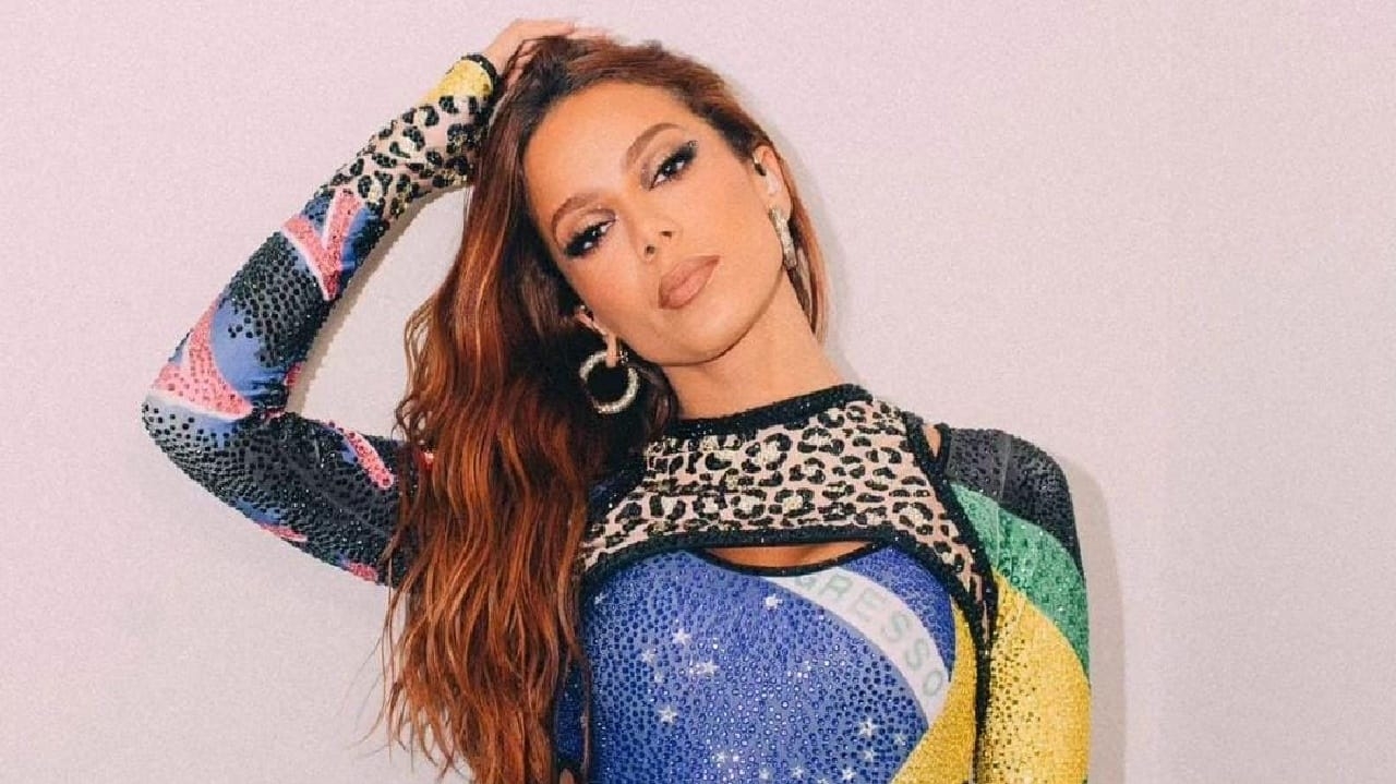 Anitta afirma ter recorrido a cartomante para investir em novo affair Lorena Bueri