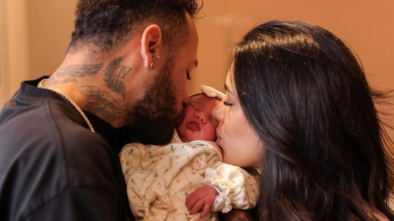 Mavie, filha de Bianca Biancardi e Neymar, tem suas primeiras fotos publicadas  Lorena Bueri
