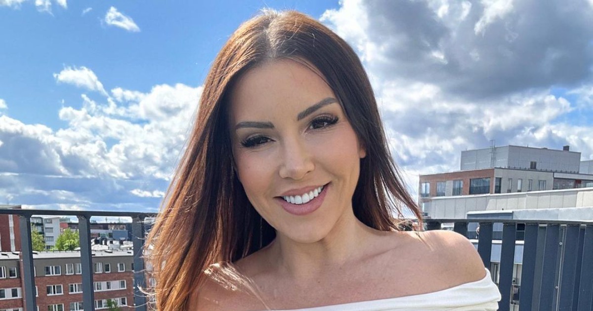 Influencer sueca diz não faz sexo há dois anos porque sua beleza intimida