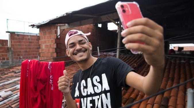 Influencer cearense Pobretion anuncia pausa das redes sociais