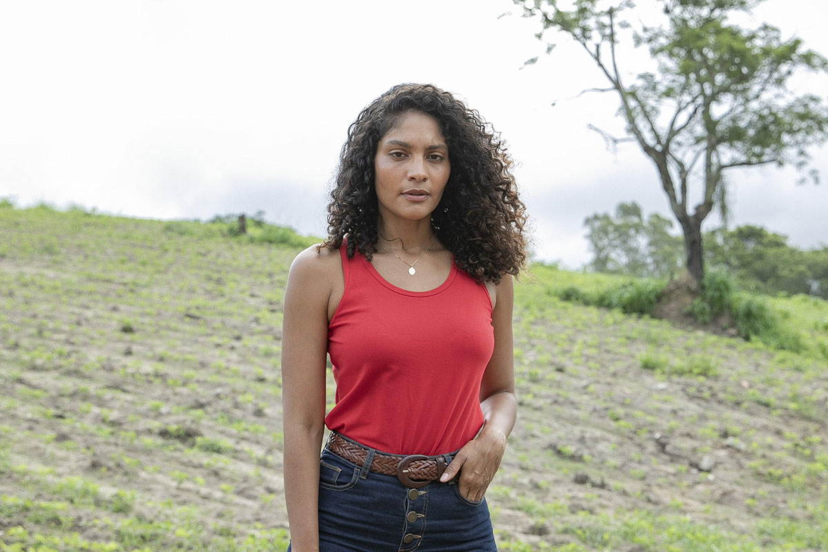 Aline (Barbara Reis) em Terra e Paixão