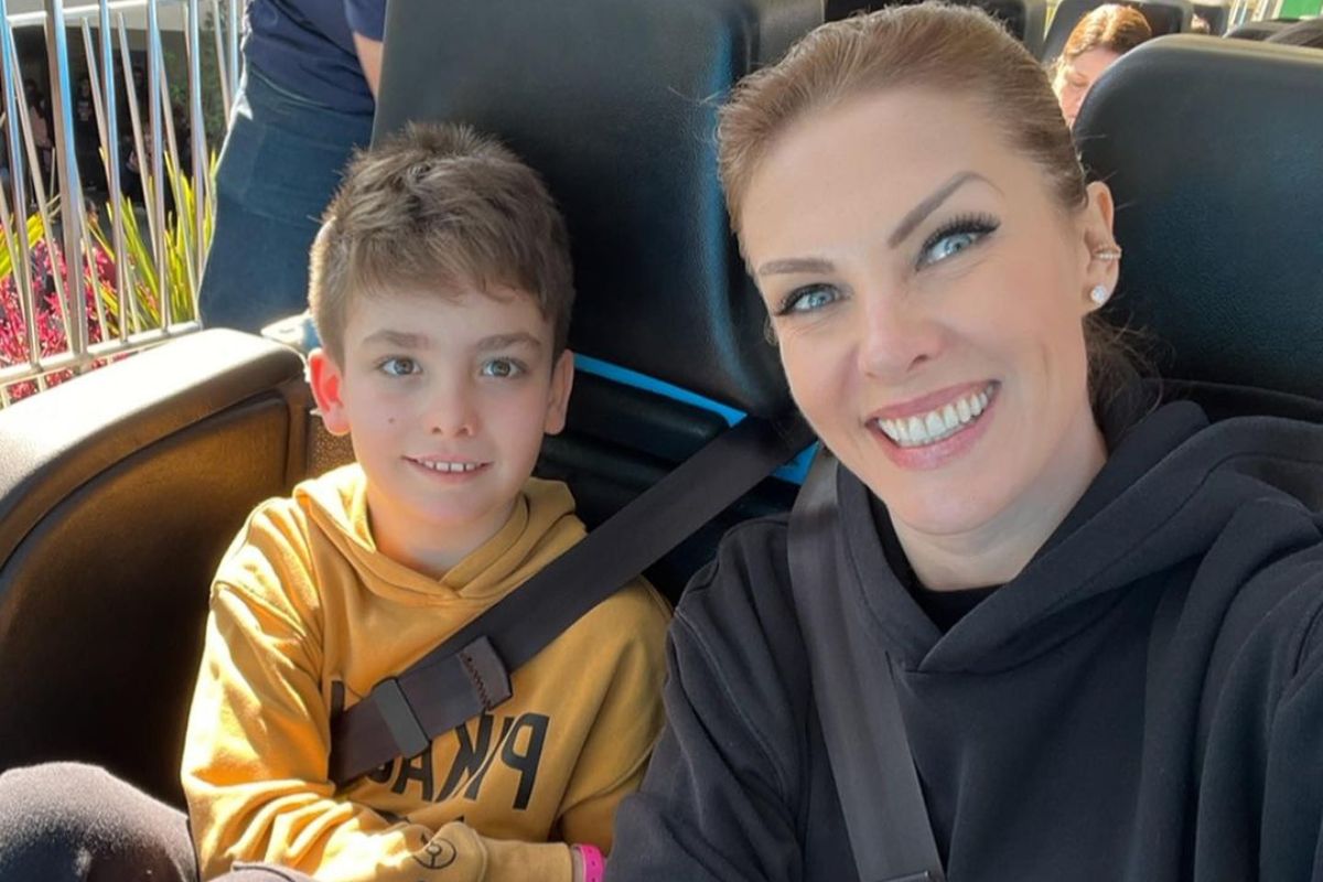 Ana Hickmann e o filho Alexandre
