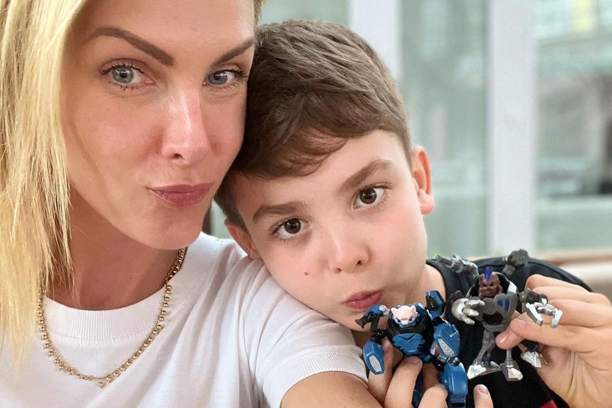 ana hickmann psoando com filho, alexandre jr