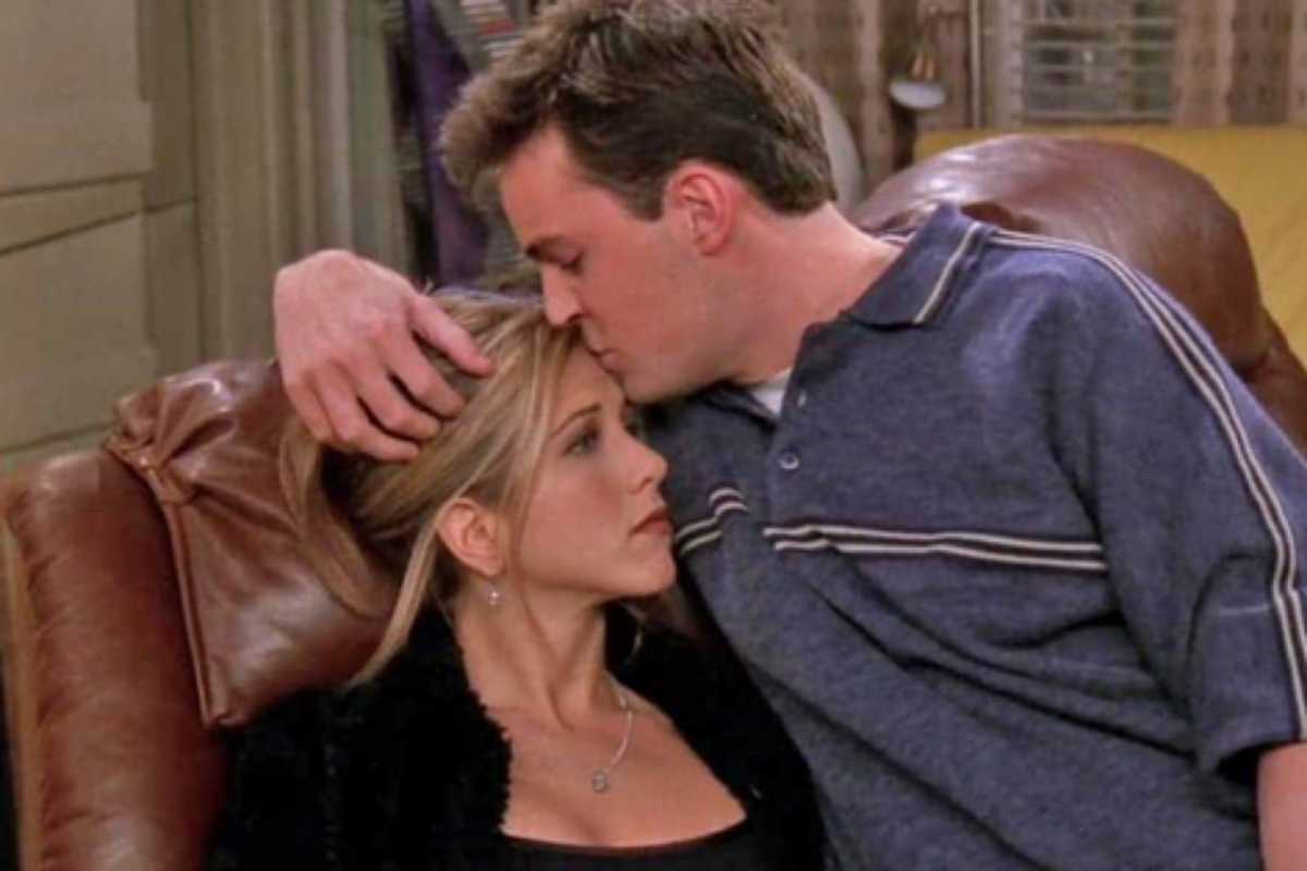 Matthew Perry e Jennifer Aniston em cena de 'Friends'