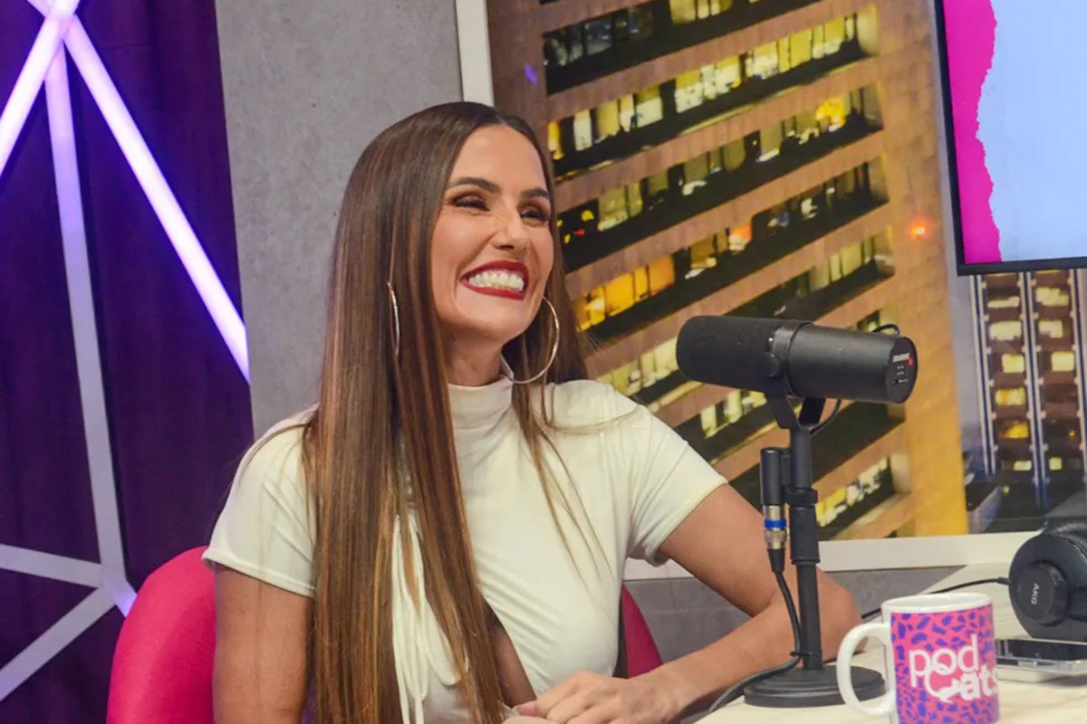 Deborah Secco no Podcats