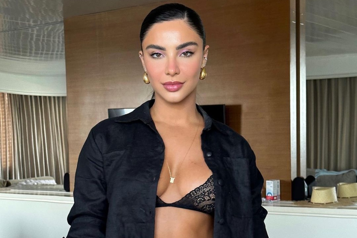 Gabriela Versiani de preto