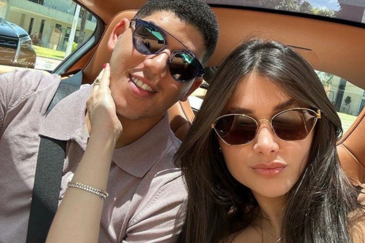 Zé Vaqueiro com a esposa, Ingra Soares, dentro do carro