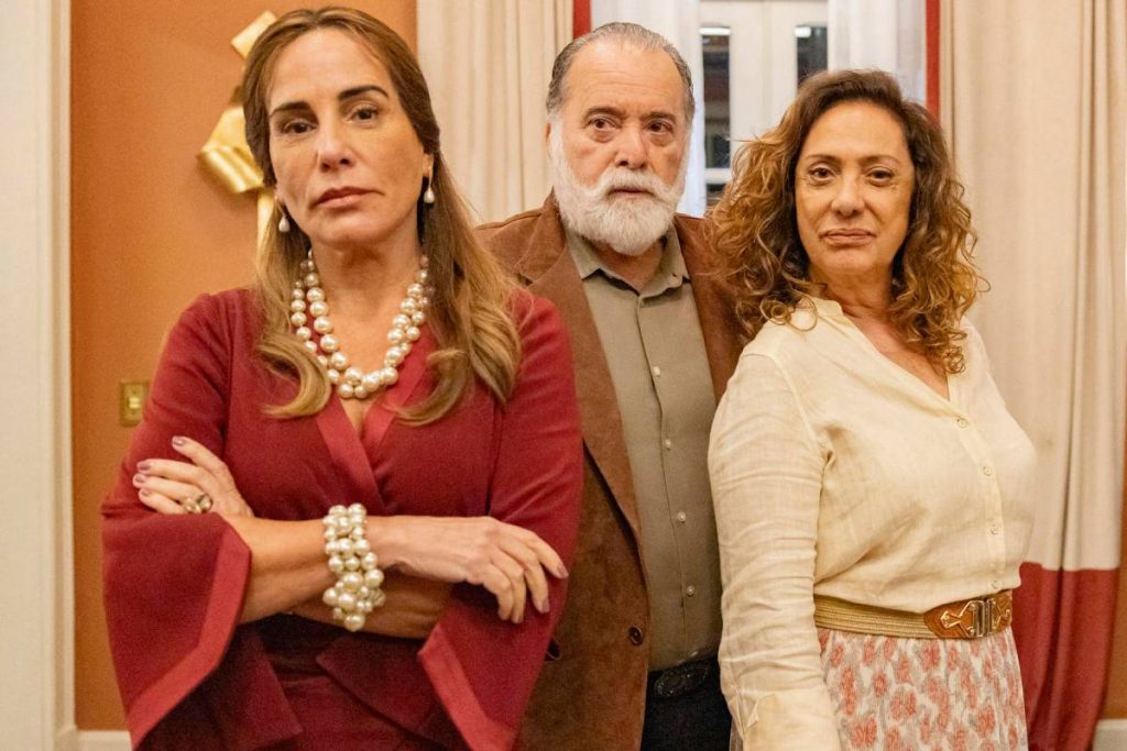 Irene (Gloria Pires), Antônio (Tony Ramos) e Agatha (Eliane Giardini) em Terra e Paixão