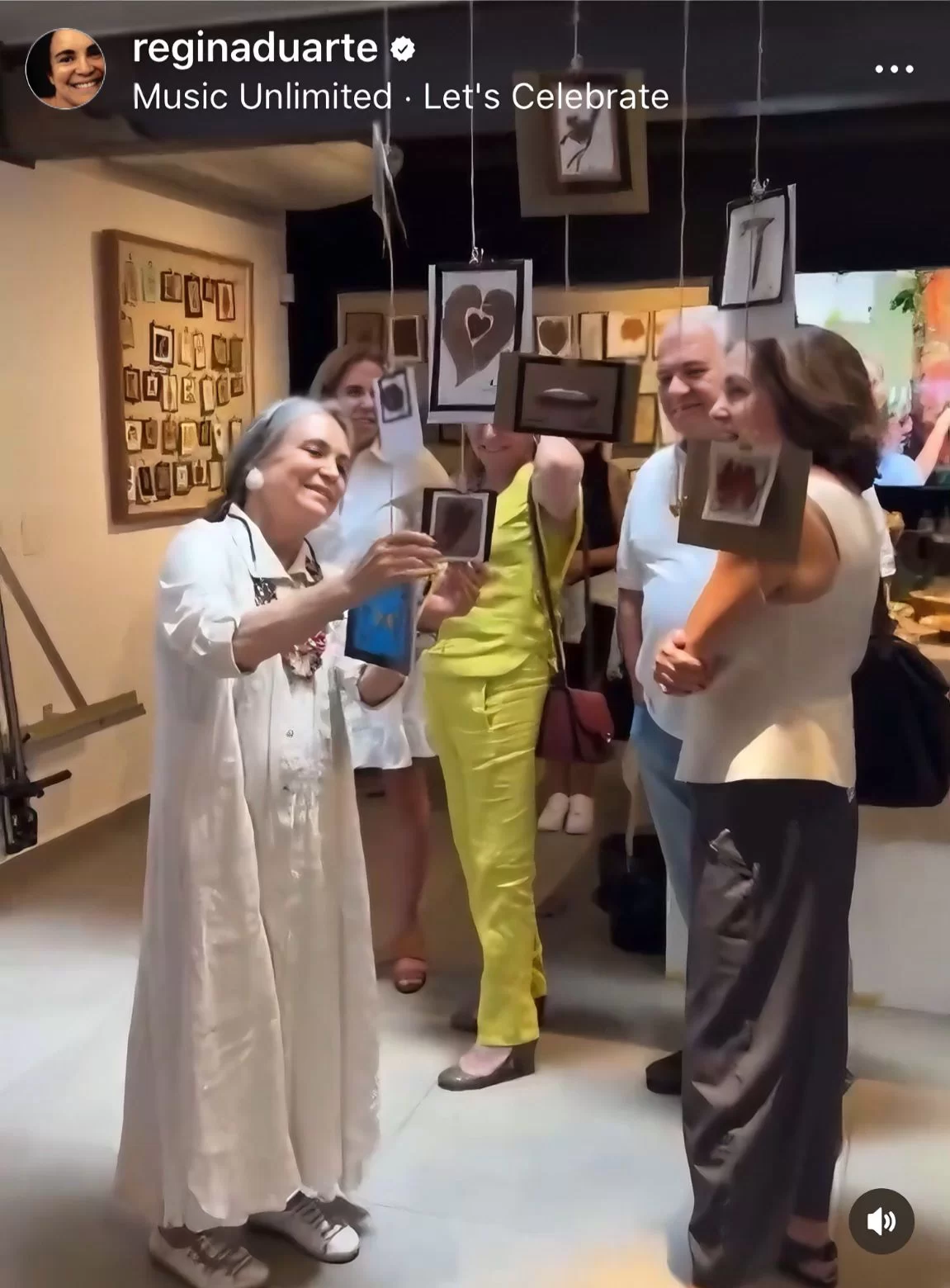 Regina Duarte expondo sua arte