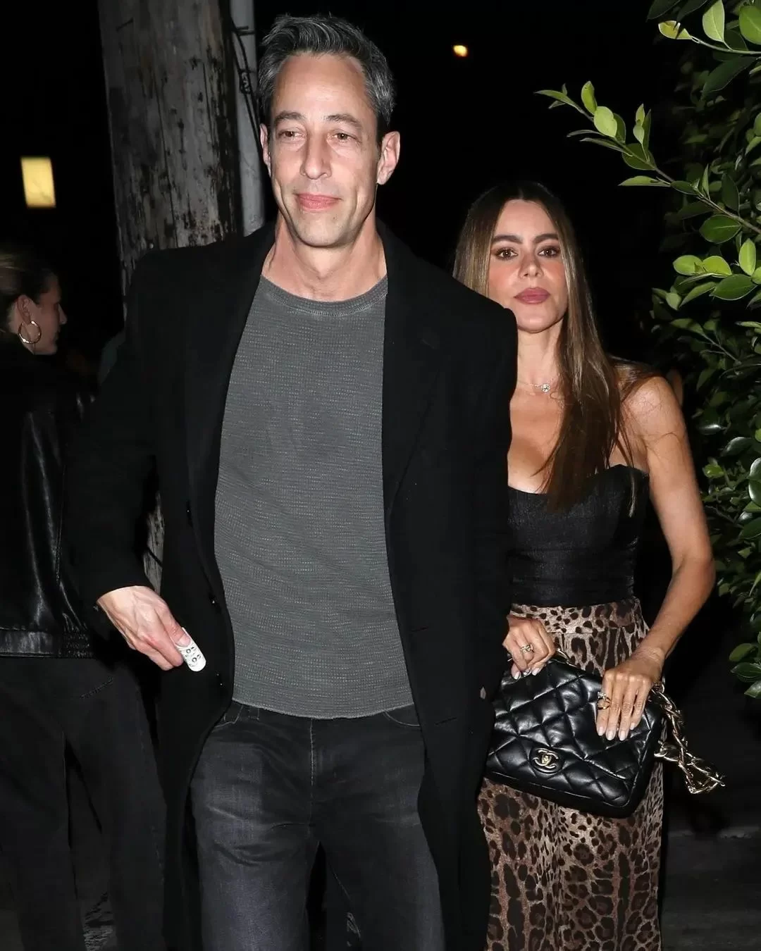 Justin Saliman e Sofía Vergara flagrados juntos (Foto: reprodução/Instagram/@hollywoodlucky) Lorena Bueri