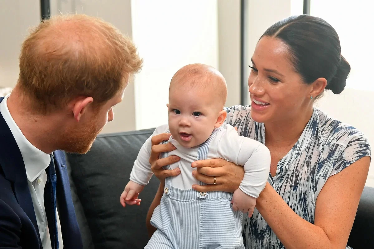 Os duqueses de Sussex, Harry e Meghan Markle, com o filho Archie