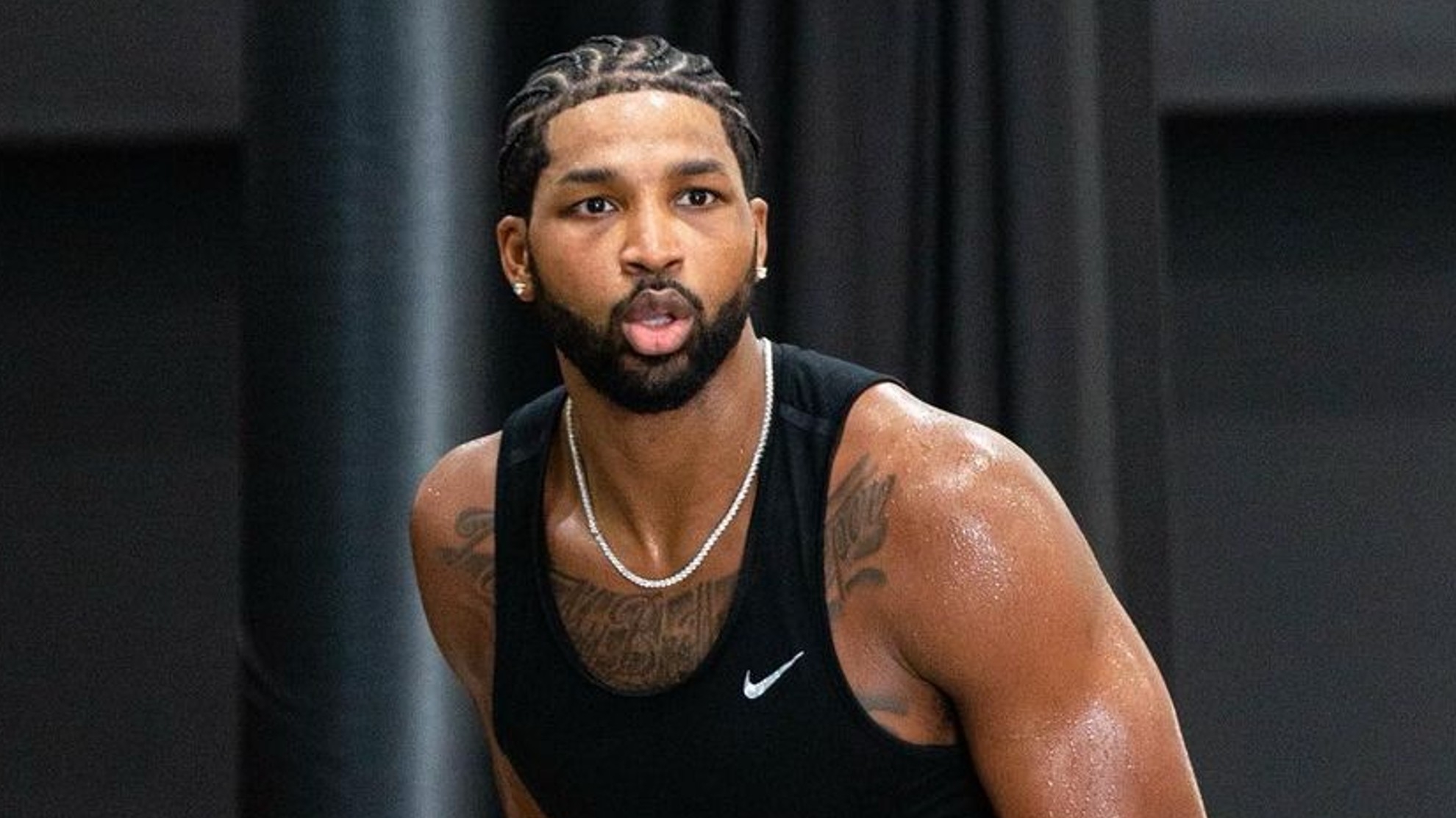 Tristan Thompson pede desculpas à Kylie Jenner por traição Lorena Bueri