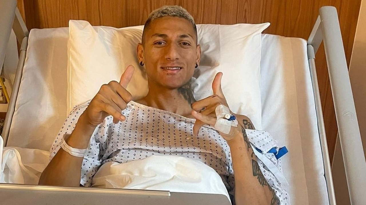 Richarlison faz cirurgia para tratar lesão no púbis Lorena Bueri