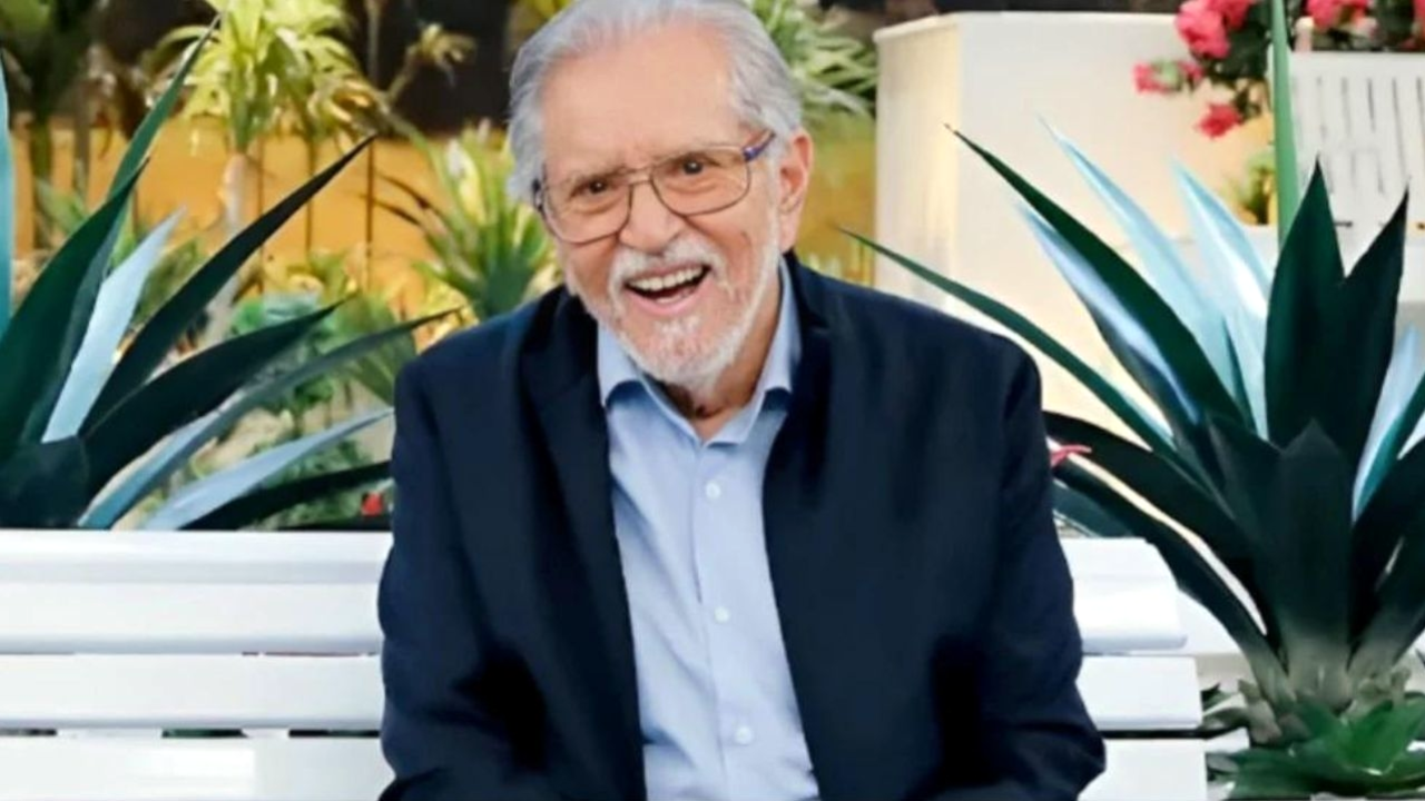 Carlos Alberto tranquiliza os fãs e fala sobre acidente doméstico Lorena Bueri