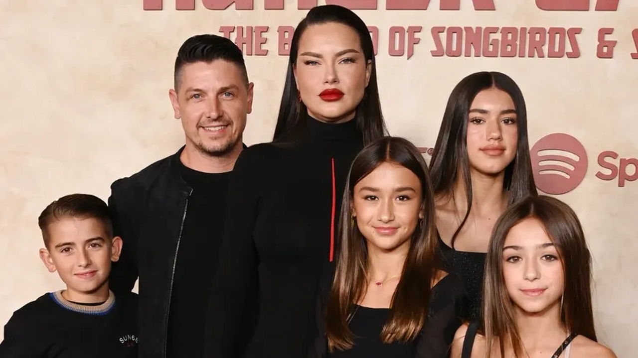 Adriana Lima solta o verbo e rebate críticas por mudanças na aparência: “rosto de uma mãe cansada” Lorena Bueri