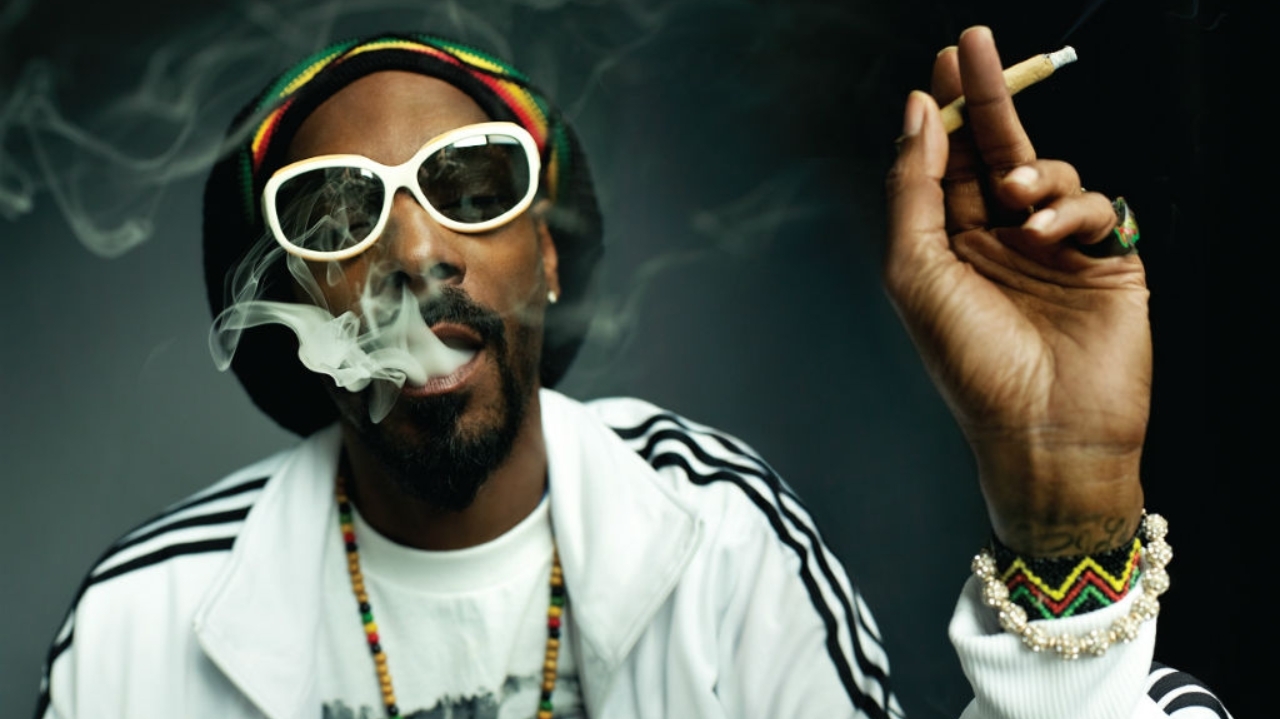 Snoop Dogg anuncia abandono do hábito de fumar Lorena Bueri