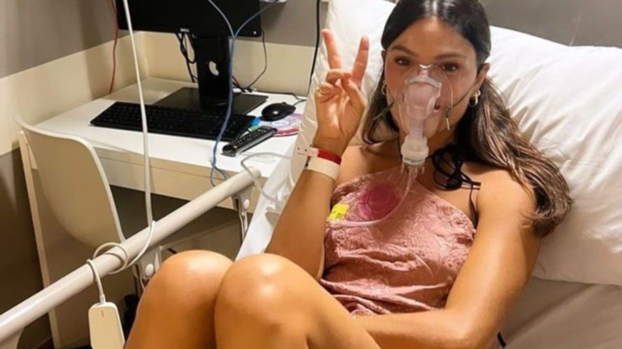 Isis Valverde publica foto internada e diz que corpo quer férias Lorena Bueri
