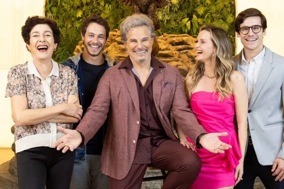Festa do elenco da novela Fuzuê termina com confusão e soco