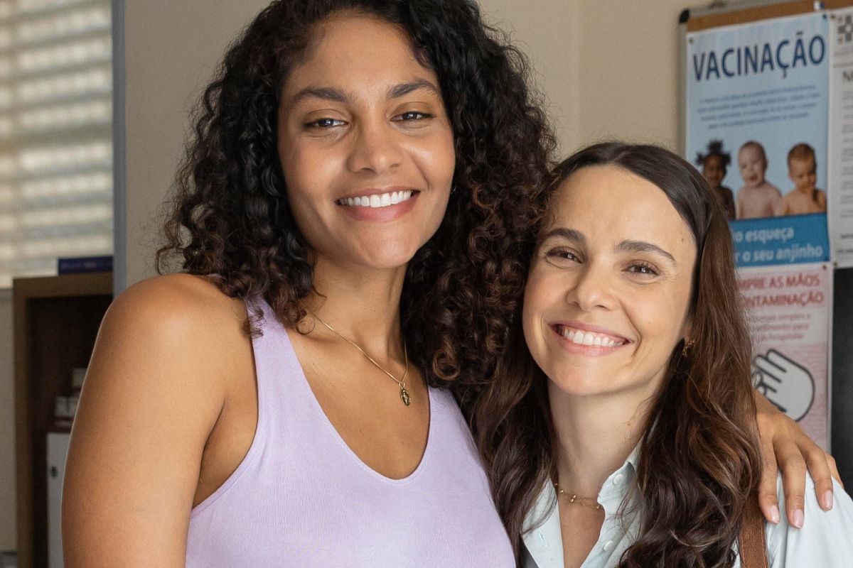 Lucinda (Débora Falabella) e Aline (Barbara Reis) em Terra e Paixão