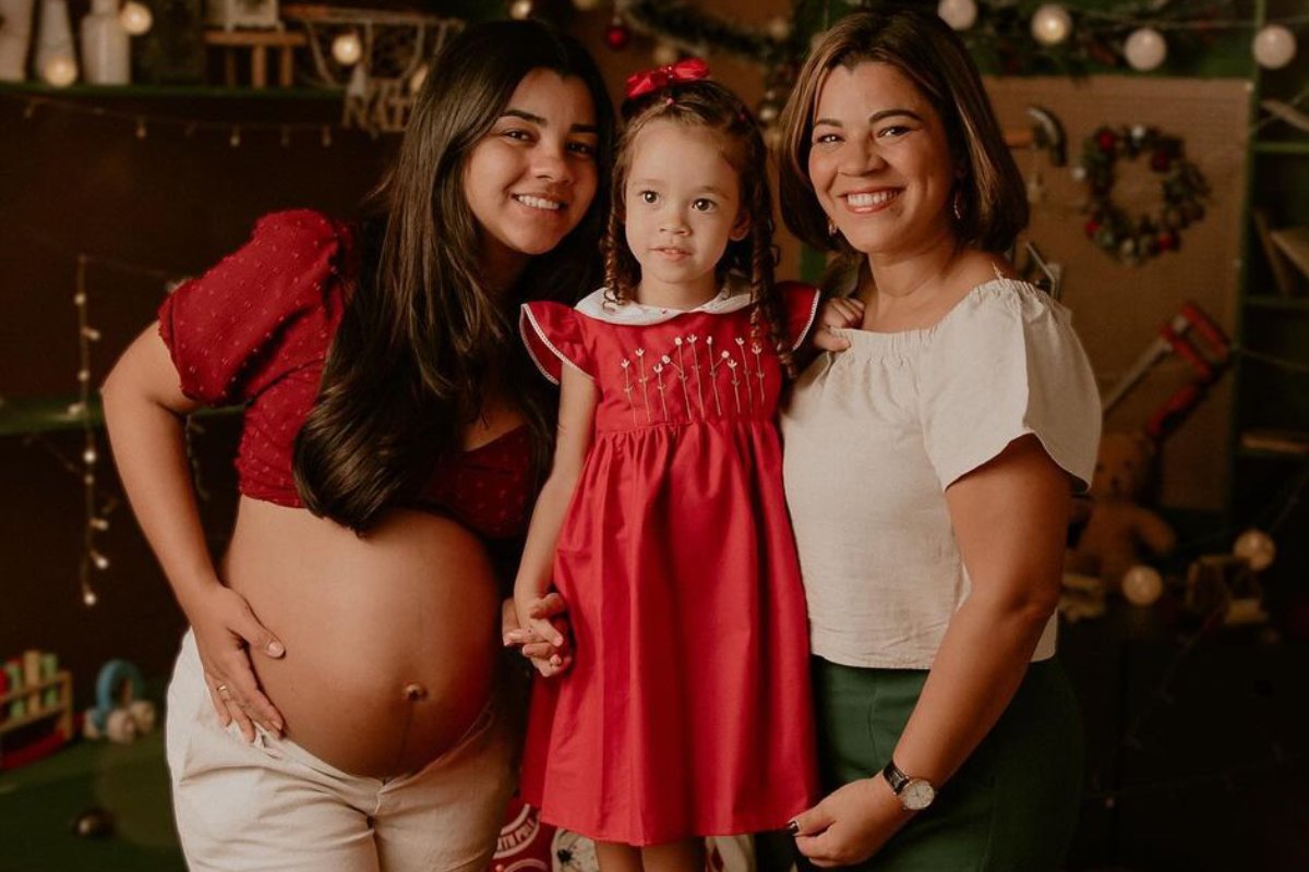 ary mirelle com a mãe e a irmã em ensaio de natal