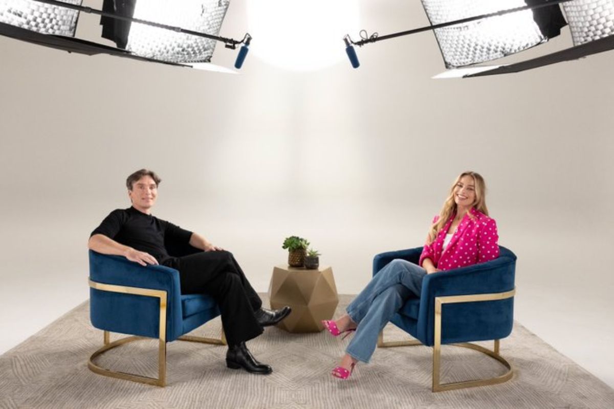 cillian murphy e margot robbie conversando