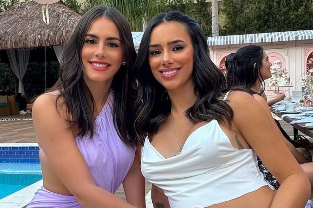 bianca e bruna biancardi posando juntas