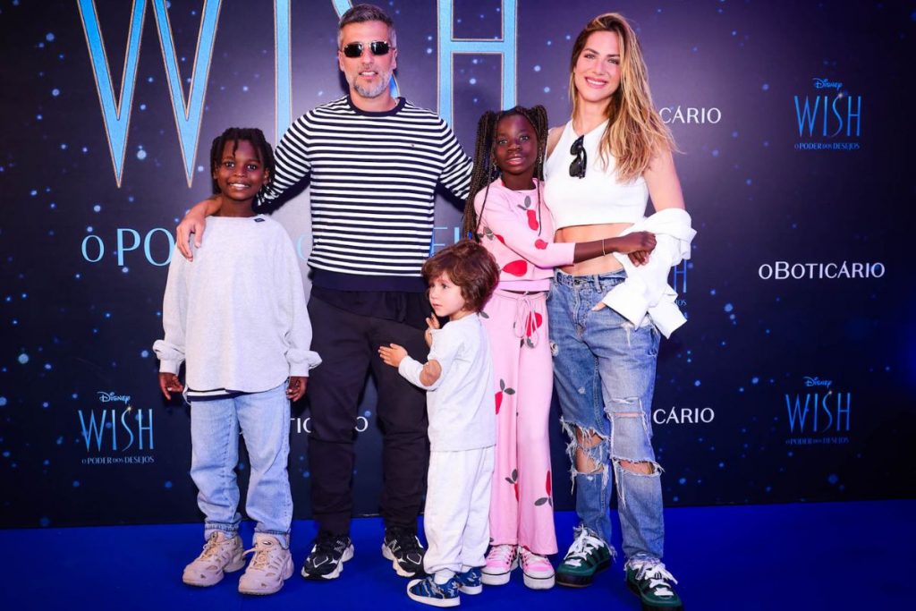 Bruno Gagliasso e Giovanna Ewbank e os filhos Titi, Bless e Zyan