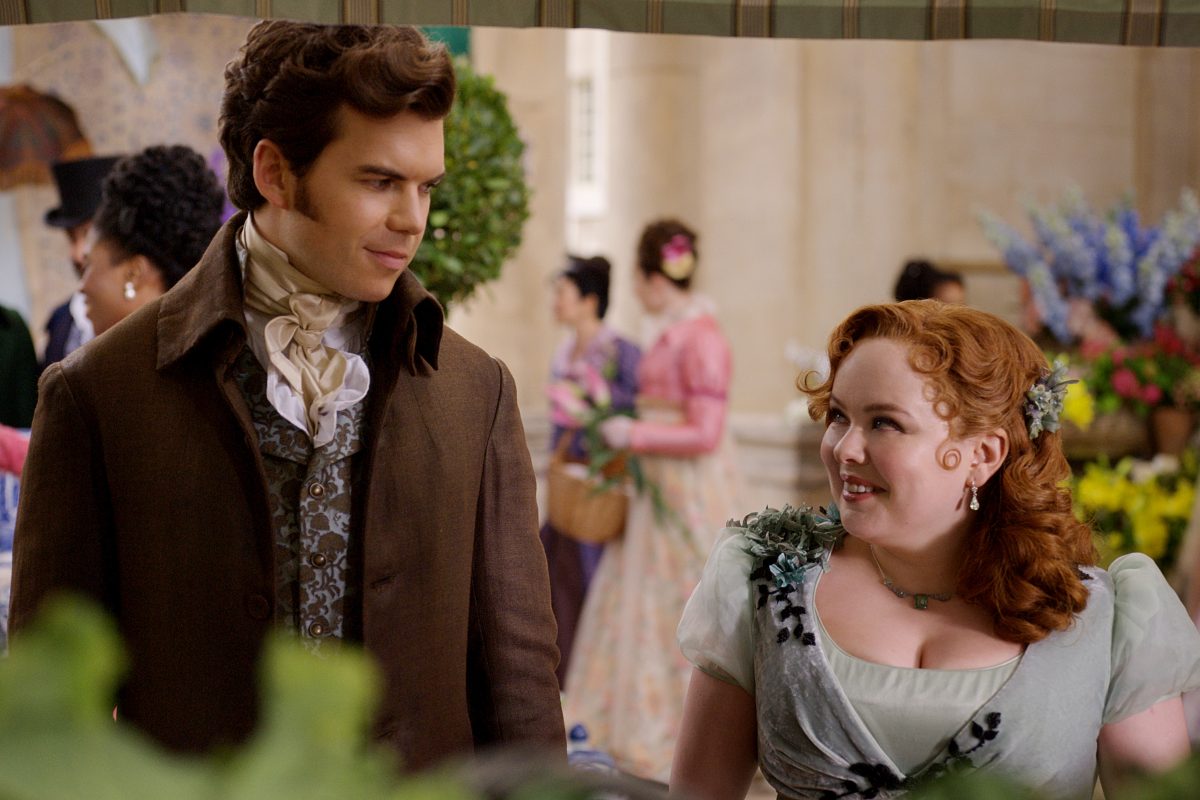 Cena de Penelope (Nicola Coughlan) e Colin (Luke Newton) na terceira temporada de Bridgerton