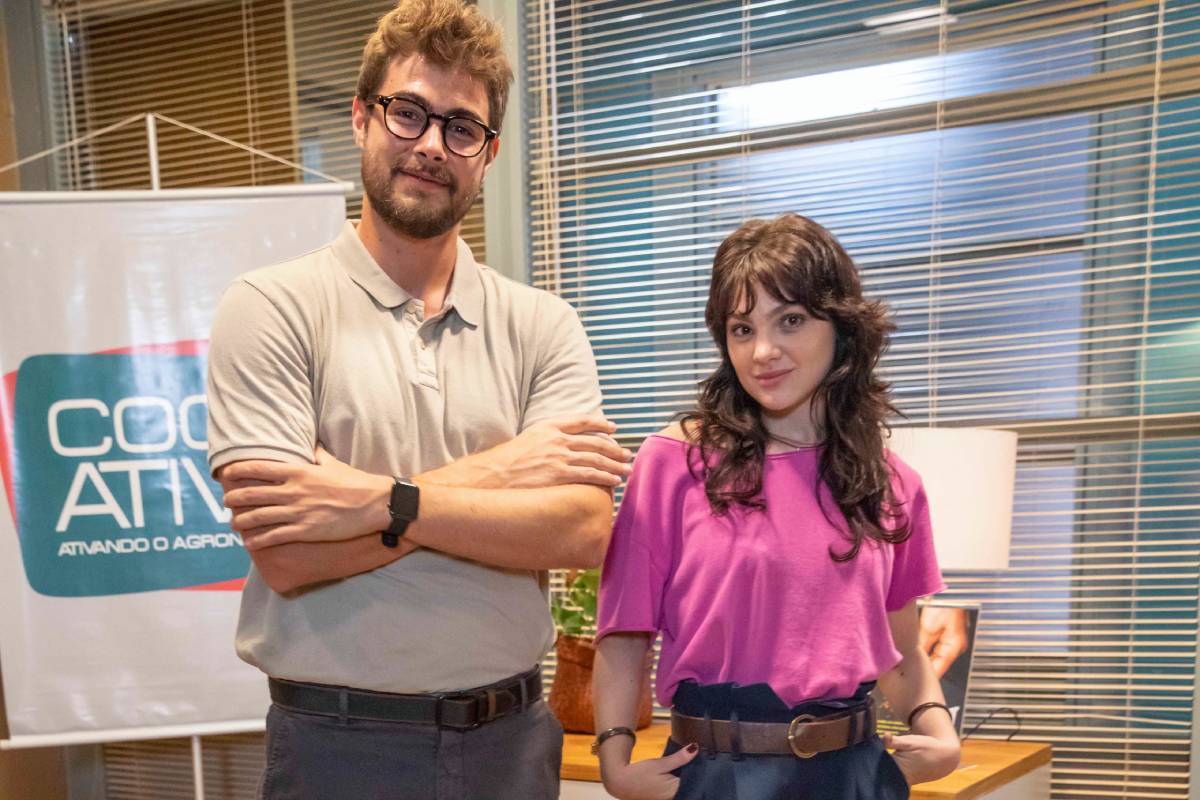 Petra (Debora Ozório) e Hélio (Rafael Vitti) em "Terra e Paixão"