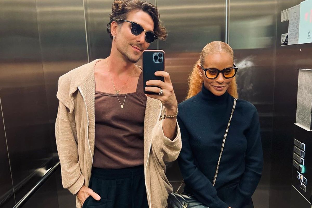 igor rickli e aline wirley em selfie do elevador