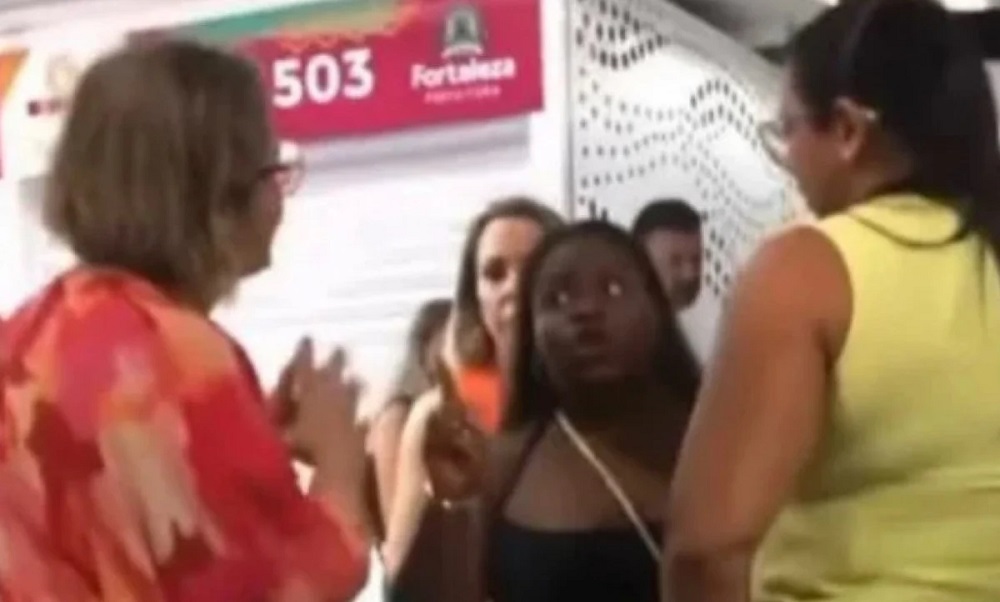 Vídeo: Jojo Todynho se envolve em confusão em feira de Fortaleza