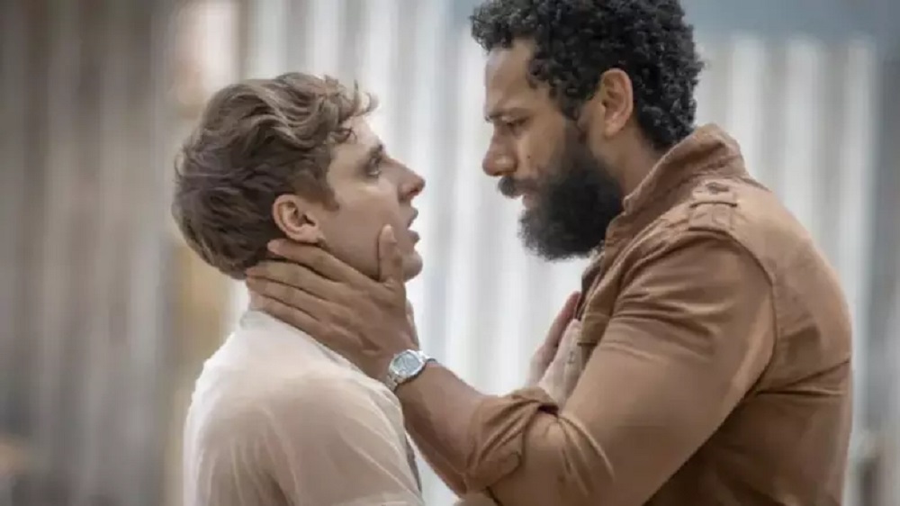 Ramiro e Kelvin assumem namoro em “Terra e Paixão”: “Estamos namorando”