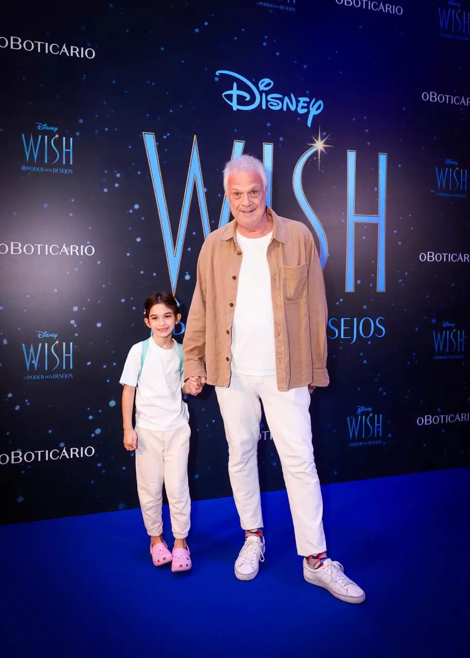 Famosos curtem pré-estreia com a família (Foto: reprodução/Brasil News) Lorena Bueri