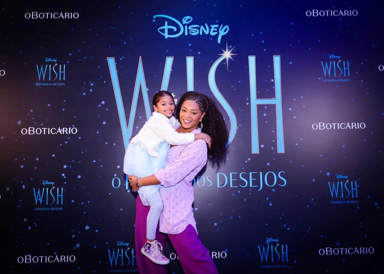 Famosos curtem pré-estreia com a família (Foto: reprodução/Brasil News) Lorena Bueri