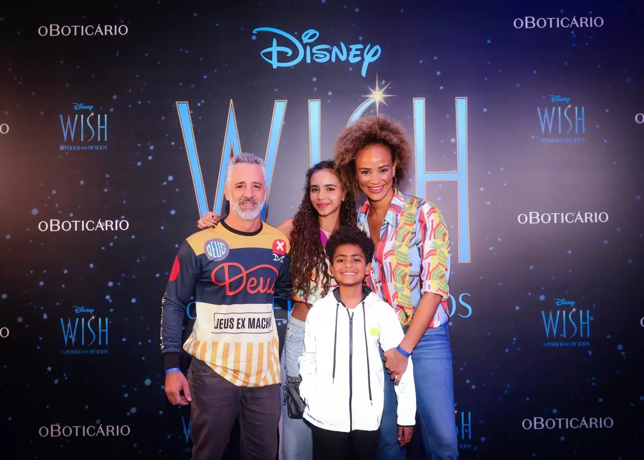 Famosos curtem pré-estreia com a família (Foto: reprodução/Brasil News) Lorena Bueri