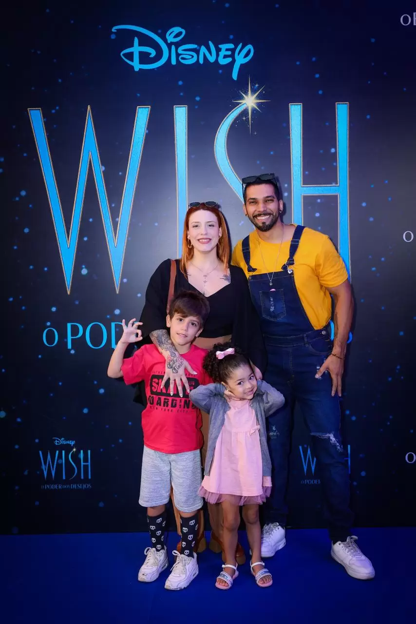 Famosos curtem pré-estreia com a família (Foto: reprodução/Brasil News) Lorena Bueri