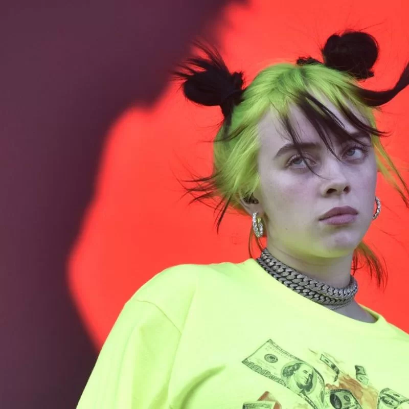 Cabelo com raízes verdes da Billie Eilish (Foto: reprodução/Instagram/@billieeilish) Lorena Bueri