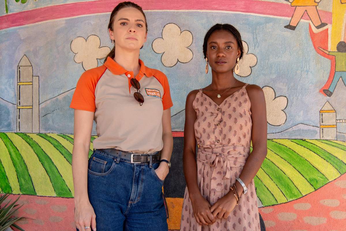 Mara (Renata Gaspar) e Menah (Camilla Damião) em Terra e Paixão