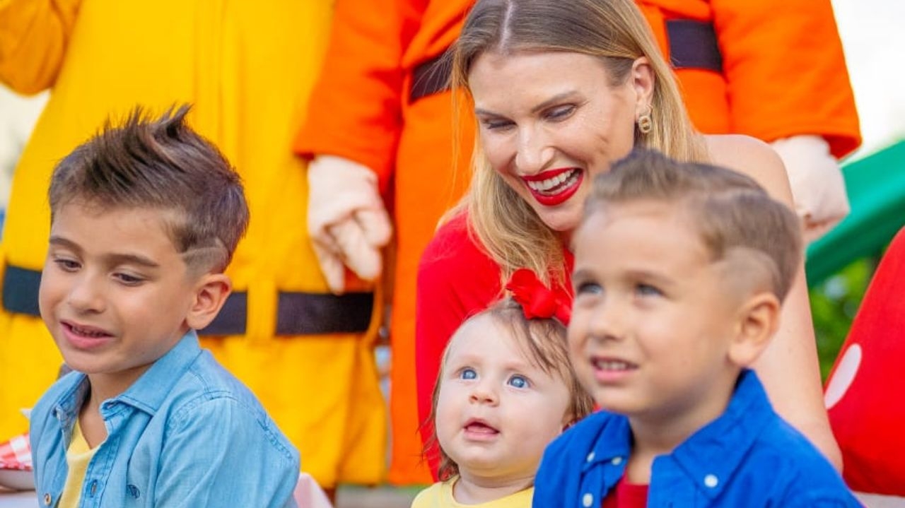 Julio Rocha e Karoline Kleine celebram sete meses da filha Lorena Bueri