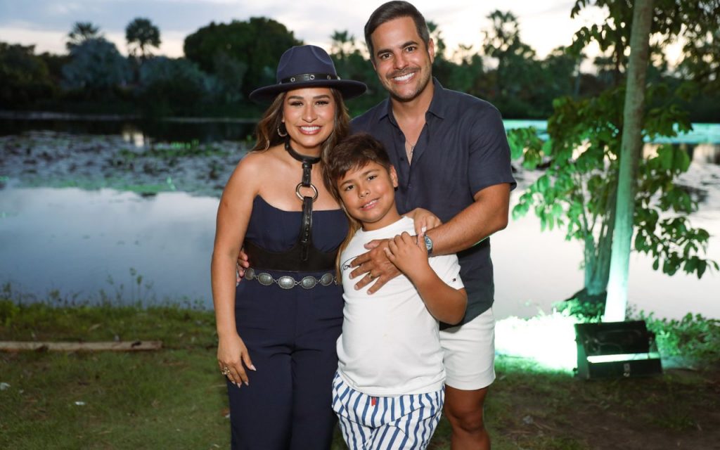 simone-mendes-marido-e-vilho-gravacao-novo-dvd-1024x640-1 Simone Mendes, o marido Kaká e o filho Henry
