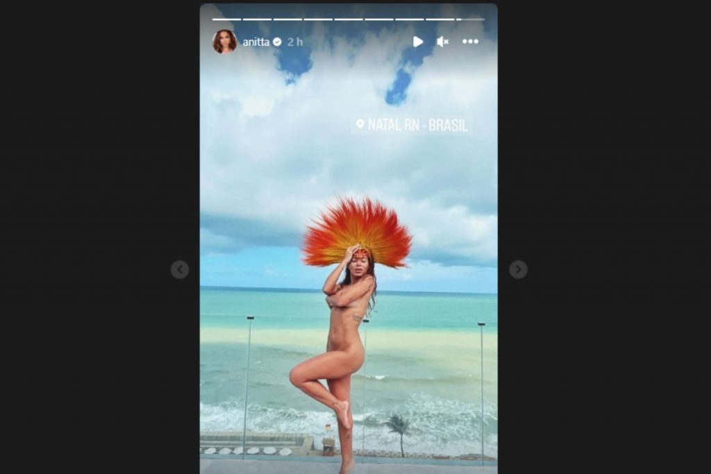 stories-de-anitta-posando-nua-para-carnatal-instagram-1024x683-1 stories de anitta posando nua com cocar de plumas