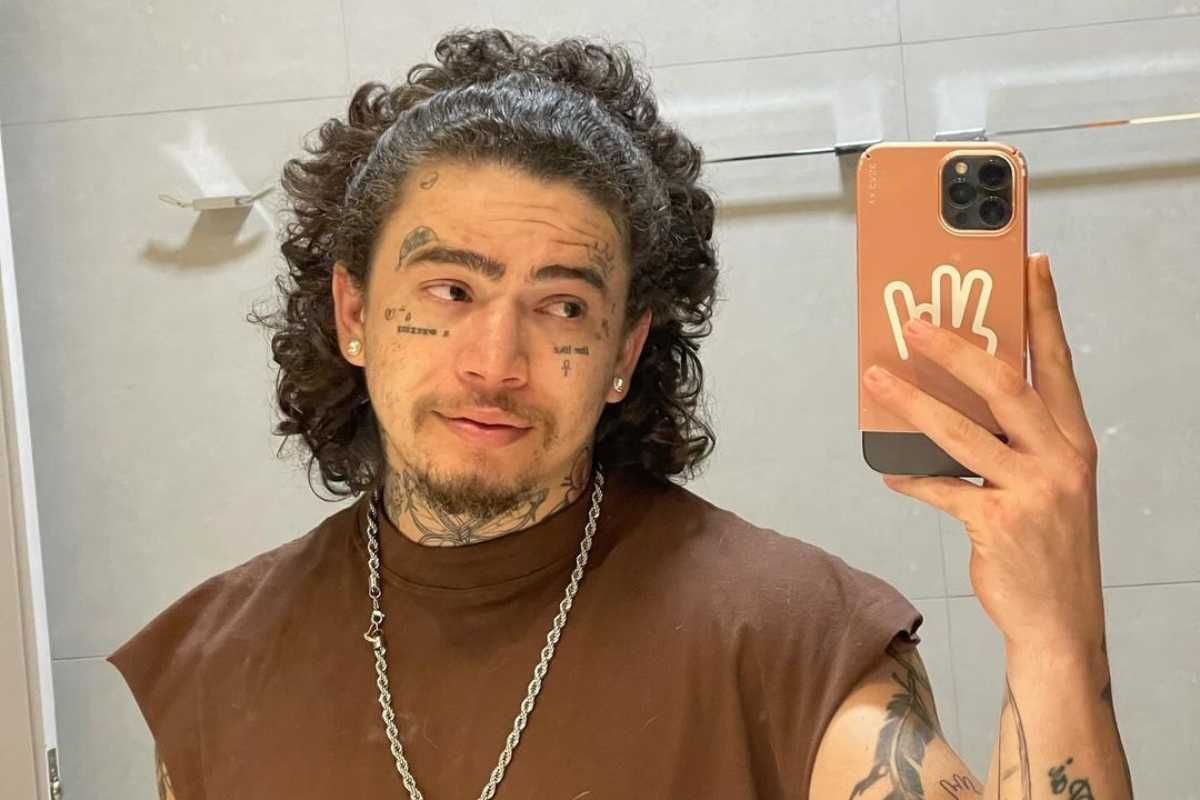 whindersson nunes tirando selfie no banheiro
