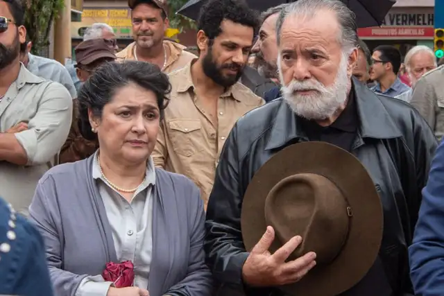 Antônio (Tony Ramos) e Angelina (Inez Viana) em "Terra e Paixão"