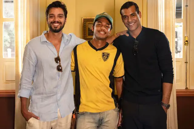José Venâncio (Rodrigo Simas), João Pedro (Juan Paiva) e José Bento (Marcello Melo Jr.) em "Renascer"