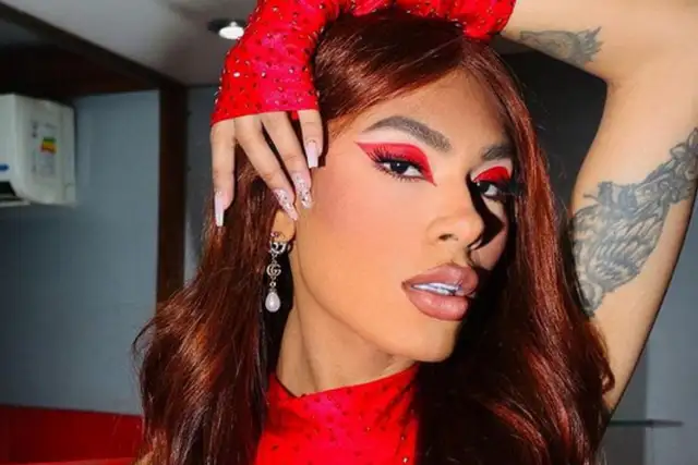 Pocah posa com lace poderosa, nos bastidores da Parada LGBTQIAP+