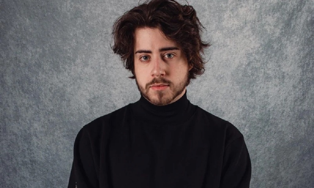 Acusado de agressão por ex-namorada, Cellbit se declara assexual