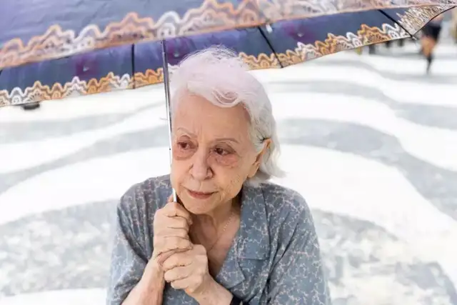 Fernanda Montenegro como Vitória